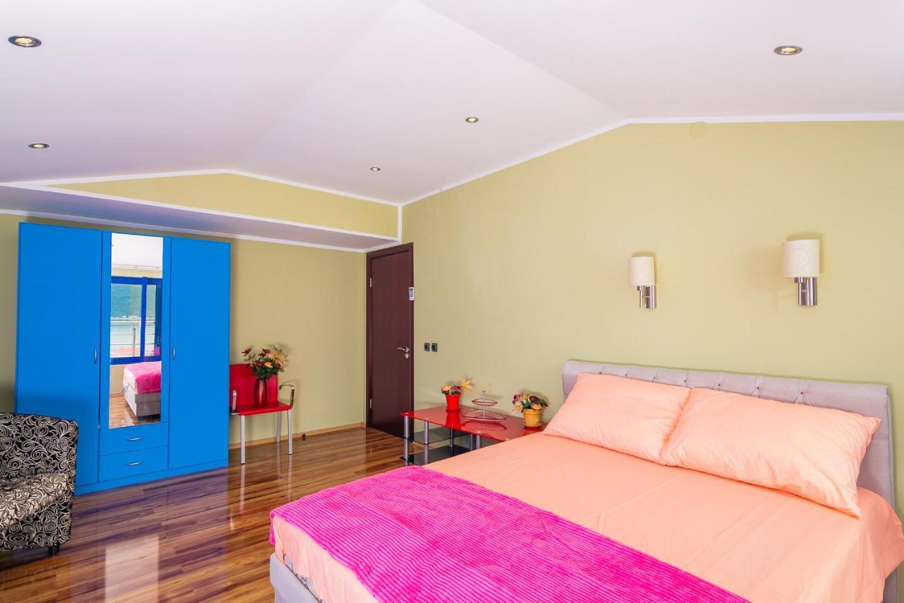 Villa Sea-N-Sun, 7 Bedrooms & Pool, Nearby Portonovi Marina. Ðenovići Eksteriør bilde